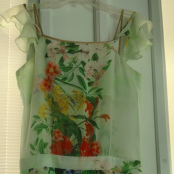 Dresses & Skirts - Silk floral dress